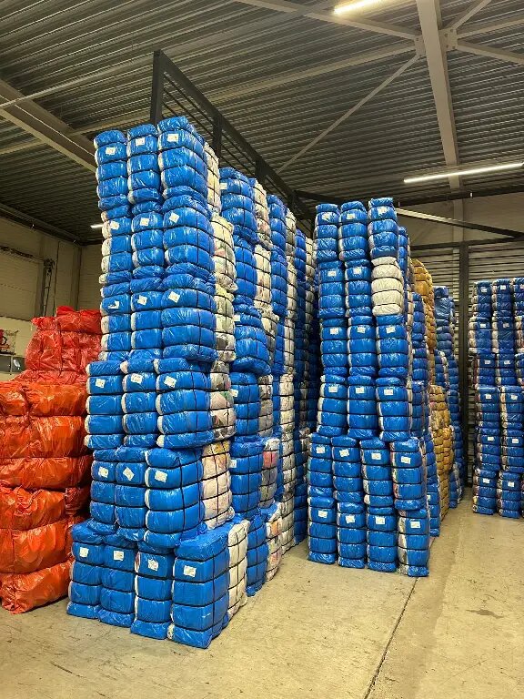 Creme Grade A and Grade B Textile Clothes Export